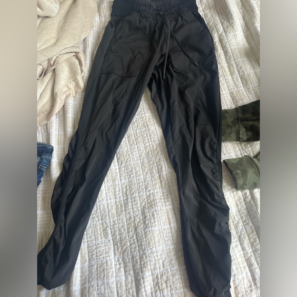 Blaxk Lululemon joggers size 4 - Picture 2 of 2